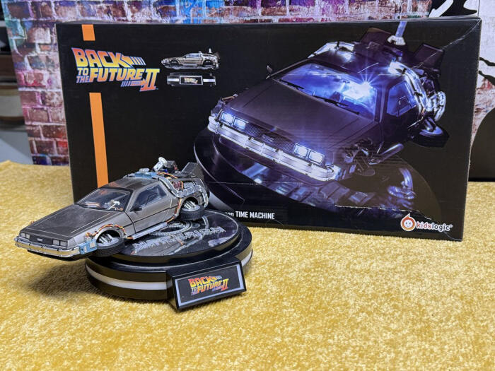 DeLorean aus der Filmtrilogie Zurück in die Zukunft
